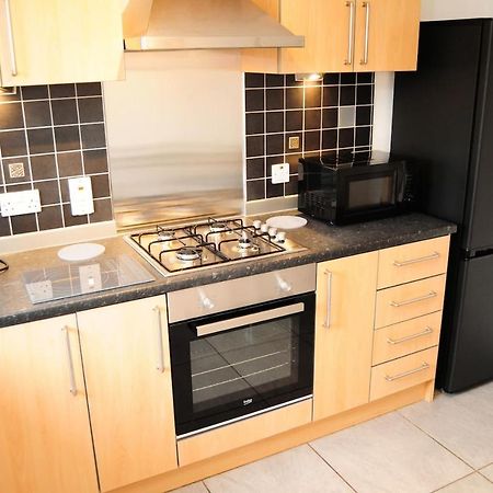 New Glasgow Family Home - Private Parking ภายนอก รูปภาพ