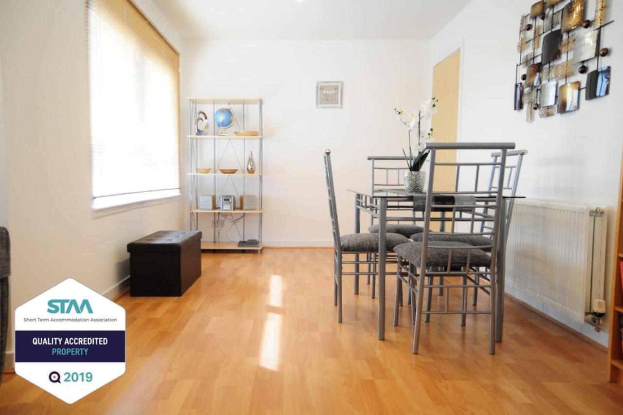 New Glasgow Family Home - Private Parking ภายนอก รูปภาพ