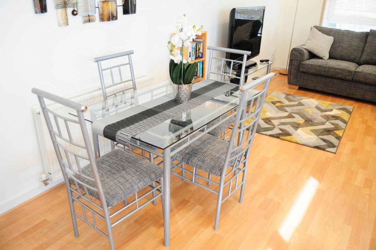 New Glasgow Family Home - Private Parking ภายนอก รูปภาพ