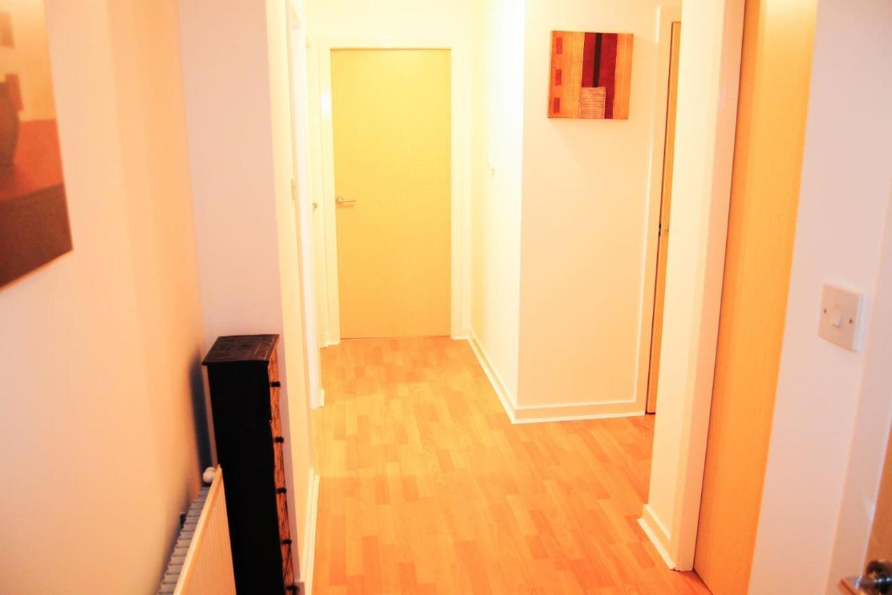 New Glasgow Family Home - Private Parking ภายนอก รูปภาพ