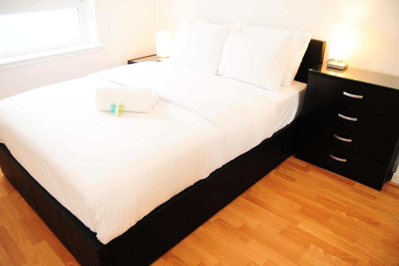 New Glasgow Family Home - Private Parking ภายนอก รูปภาพ